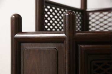 和製ヴィンテージ　鉄刀木(タガヤサン)の艶のある木肌が上品な雰囲気を演出するコーナー飾り棚(キャビネット、収納棚、ビンテージ)(R-050488)