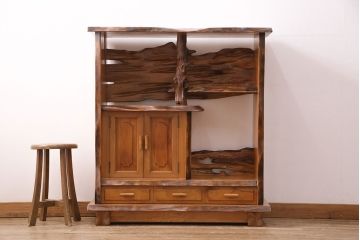 中古　美品　民芸家具　屋久杉を贅沢に使った存在感のある飾り棚(茶棚、収納棚)(定価約120万円)(R-050490)