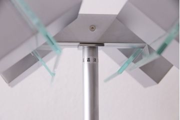 中古　IDC大塚家具　「メティ」　シャープなデザインが格好良いフロアスタンド(定価約11万円)(スタンド照明、スタンドライト)(R-050491)