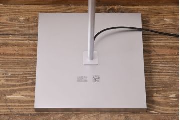 中古　IDC大塚家具　「メティ」　シャープなデザインが格好良いフロアスタンド(定価約11万円)(スタンド照明、スタンドライト)(R-050491)