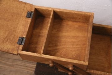 アンティーク雑貨　松本民芸家具　絶版品!希少!ほっこりとする木の味わいが魅力の脚付きソーイングボックス(針箱、裁縫箱)(R-050492)