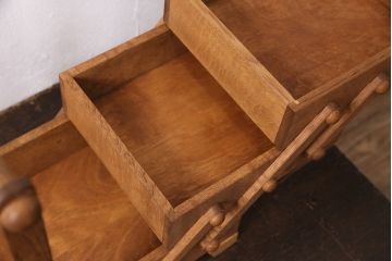 アンティーク雑貨　松本民芸家具　絶版品!希少!ほっこりとする木の味わいが魅力の脚付きソーイングボックス(針箱、裁縫箱)(R-050492)