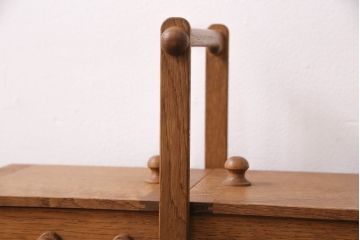 アンティーク雑貨　松本民芸家具　絶版品!希少!ほっこりとする木の味わいが魅力の脚付きソーイングボックス(針箱、裁縫箱)(R-050492)