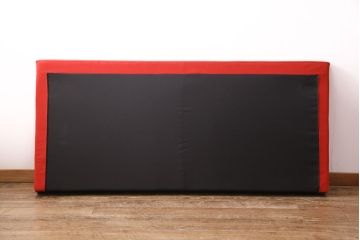 中古　展示美品　希少　RUF(ルフ)　レッドカラーが空間のアクセントになるベッドフレーム(キングサイズ)(定価約47万円)(R-050493)