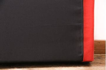 中古　展示美品　希少　RUF(ルフ)　レッドカラーが空間のアクセントになるベッドフレーム(キングサイズ)(定価約47万円)(R-050493)