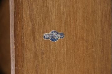 中古　飛騨産業　キツツキマーク　穂高シリーズ　気品あるクラシカルなデザインが魅力的なセンターテーブル(ローテーブル、リビングテーブル)(R-050497)