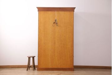 中古　展示品　極美品　スペイン輸入家具　NOVE CENTO(ノヴェ チェント)　クラシカルな雰囲気を高めるキャビネット(キュリオケース、陳列棚、飾り棚、ガラスケース、コレクションケース)(R-050505)