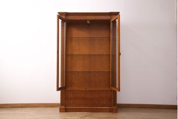 中古　展示品　極美品　スペイン輸入家具　NOVE CENTO(ノヴェ チェント)　クラシカルな雰囲気を高めるキャビネット(キュリオケース、陳列棚、飾り棚、ガラスケース、コレクションケース)(R-050505)