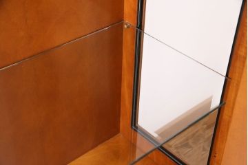中古　展示品　極美品　スペイン輸入家具　NOVE CENTO(ノヴェ チェント)　クラシカルな雰囲気を高めるキャビネット(キュリオケース、陳列棚、飾り棚、ガラスケース、コレクションケース)(R-050505)