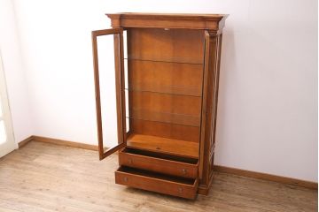 中古　展示品　極美品　スペイン輸入家具　NOVE CENTO(ノヴェ チェント)　クラシカルな雰囲気を高めるキャビネット(キュリオケース、陳列棚、飾り棚、ガラスケース、コレクションケース)(R-050505)