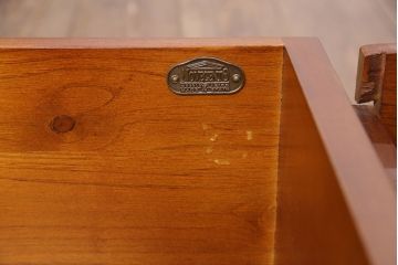 中古　展示品　極美品　スペイン輸入家具　NOVE CENTO(ノヴェ チェント)　クラシカルな雰囲気を高めるキャビネット(キュリオケース、陳列棚、飾り棚、ガラスケース、コレクションケース)(R-050505)