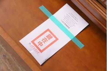 中古　展示品　極美品　スペイン輸入家具　NOVE CENTO(ノヴェ チェント)　クラシカルな雰囲気を高めるキャビネット(キュリオケース、陳列棚、飾り棚、ガラスケース、コレクションケース)(R-050505)