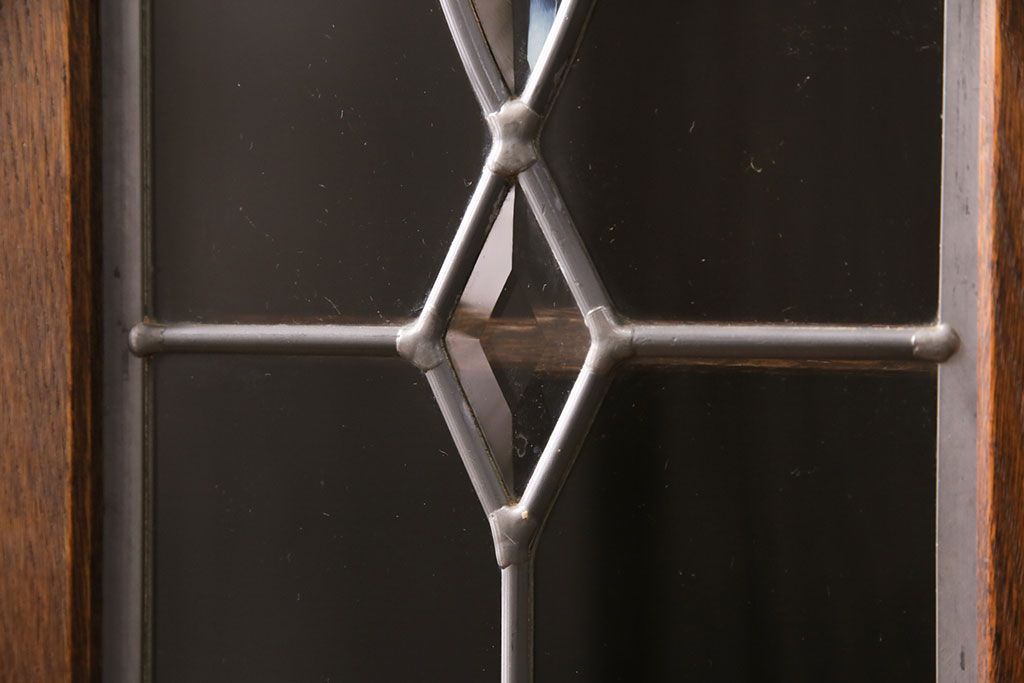 中古　美品　三越　Brugge(ブルージュ)　ステンドグラスの扉がクラシカルな雰囲気を高めるキャビネット(食器棚、カップボード、収納棚、飾り棚)(R-050506)