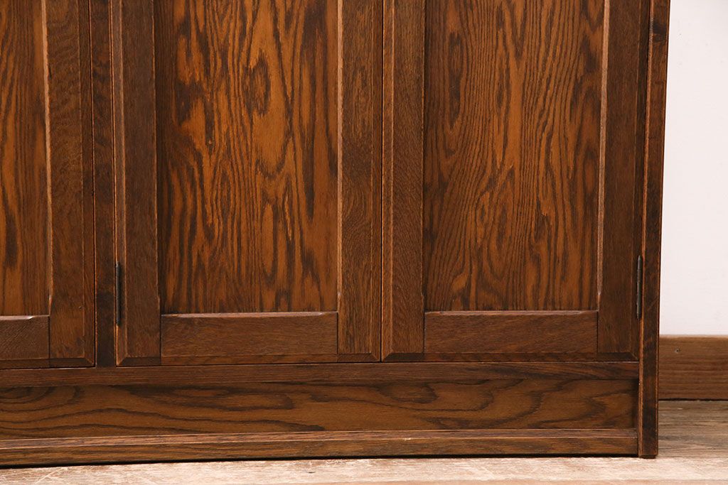 中古　美品　三越　Brugge(ブルージュ)　ステンドグラスの扉がクラシカルな雰囲気を高めるキャビネット(食器棚、カップボード、収納棚、飾り棚)(R-050506)