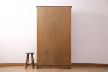 中古　美品　三越　Brugge(ブルージュ)　ステンドグラスの扉がクラシカルな雰囲気を高めるキャビネット(食器棚、カップボード、収納棚、飾り棚)(R-050506)