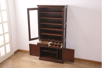 中古　美品　国産民芸家具　落ち着きのある空間づくりにおすすめの二段重ねキャビネット(食器棚、収納棚、飾り棚、書棚、本箱)(R-050507)