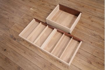 中古　美品　国産民芸家具　落ち着きのある空間づくりにおすすめの二段重ねキャビネット(食器棚、収納棚、飾り棚、書棚、本箱)(R-050507)