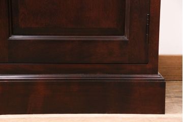 中古　美品　国産民芸家具　落ち着きのある空間づくりにおすすめの二段重ねキャビネット(食器棚、収納棚、飾り棚、書棚、本箱)(R-050507)