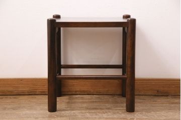 中古　北海道民芸家具　シンプルな佇まいがお部屋に取り入れやすい板座のスツール(花台、サイドテーブル、飾り台)(R-050510)