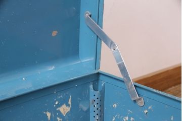 ビンテージ　メンズライクな空間のアクセントにおすすめのアルミ製トランク(船トランク、収納、ディスプレイ、ヴィンテージ)(R-050513)