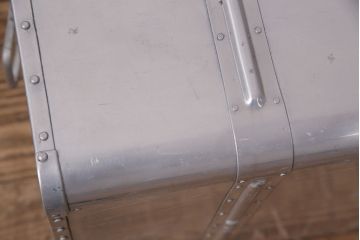 ビンテージ　メンズライクな空間のアクセントにおすすめのアルミ製トランク(船トランク、収納、ディスプレイ、ヴィンテージ)(R-050513)