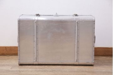 ビンテージ　メンズライクな空間のアクセントにおすすめのアルミ製トランク(船トランク、収納、ディスプレイ、ヴィンテージ)(R-050513)