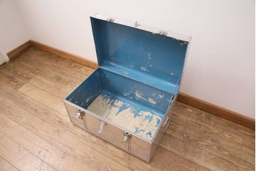 ビンテージ雑貨　メンズライクな空間のアクセントにおすすめのアルミ製トランク(船トランク、収納、ディスプレイ、ヴィンテージ)(R-050513)