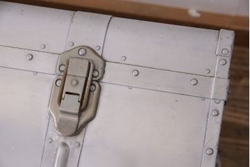 ビンテージ雑貨　メンズライクな空間のアクセントにおすすめのアルミ製トランク(船トランク、収納、ディスプレイ、ヴィンテージ)(R-050513)