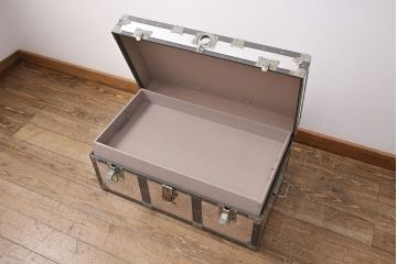 ヴィンテージ雑貨　KOWA(コーワ)　インダストリアルの空間づくりにおすすめのアルミ製トランク(船トランク、ディスプレイ、収納、ビンテージ)(R-050514)