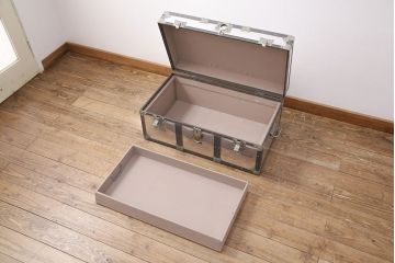 ヴィンテージ雑貨　KOWA(コーワ)　インダストリアルの空間づくりにおすすめのアルミ製トランク(船トランク、ディスプレイ、収納、ビンテージ)(R-050514)