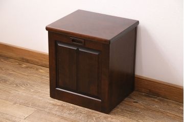 中古　北海道民芸家具　キャスター付き　シックで落ち着きのある佇まいが魅力の収納付きスツール(ドレッサースツール)(R-050516)