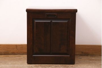 中古　北海道民芸家具　キャスター付き　シックで落ち着きのある佇まいが魅力の収納付きスツール(ドレッサースツール)(R-050516)