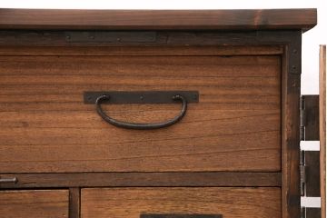 当店リメイク　脚付き・天板付き　桐材　十字金具がかっこいい!観音開きの時代箪笥ローボード(引き出し、テレビボード、テレビ台)(R-050518)