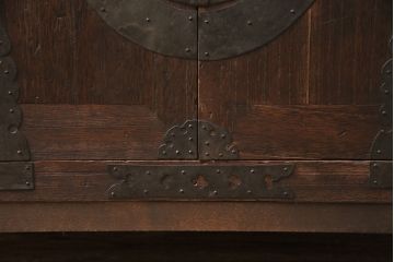 当店リメイク　脚付き・天板付き　桐材　十字金具がかっこいい!観音開きの時代箪笥ローボード(引き出し、テレビボード、テレビ台)(R-050518)