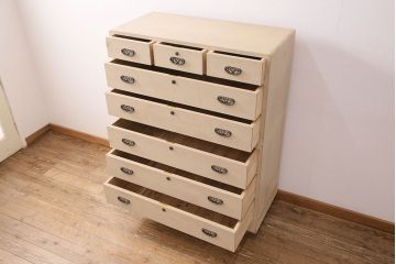 中古　伝統工芸士・町田金三郎作　かくし付き　透かしの引手が魅力!上品な雰囲気を醸し出す総桐箪笥(並厚、桐たんす)(衣装箪笥、引き出し、チェスト、桐たんす)(R-050522)