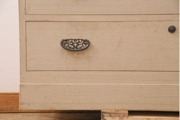 中古　伝統工芸士・町田金三郎作　かくし付き　透かしの引手が魅力!上品な雰囲気を醸し出す総桐箪笥(並厚、桐たんす)(衣装箪笥、引き出し、チェスト、桐たんす)(R-050522)