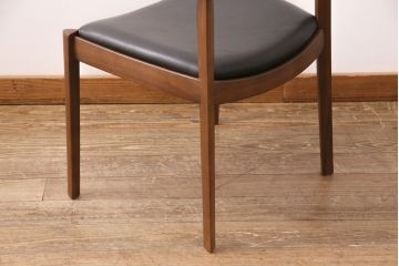中古　展示美品　2016年製　CONDE HOUSE(カンディハウス)　ウイングラックスシリーズ　ウォールナットの滑らかな木肌とスタイリッシュなデザインが魅力のアームチェア(定価約9万3千円)(牛皮、ダイニングチェア)(R-050527)