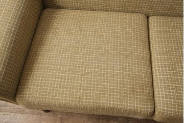 デンマークヴィンテージ　ほっと心が落ち着くような和みカラーが魅力の3人掛けソファ(三人掛け、ビンテージ)(R-050534)