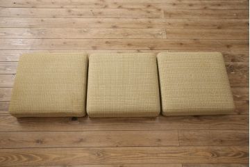 デンマークヴィンテージ　ほっと心が落ち着くような和みカラーが魅力の3人掛けソファ(三人掛け、ビンテージ)(R-050534)