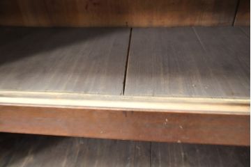 和製アンティーク　前面ヒノキ材・一部ケヤキ材　丁寧な作り込みが魅力的な四尺水屋箪笥(重ね箪笥、収納棚、戸棚、食器棚)(R-050538)