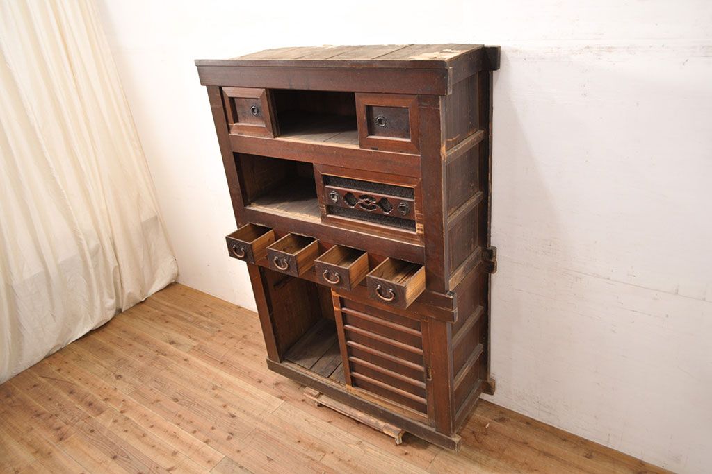 和製アンティーク　前面ヒノキ材・一部ケヤキ材　丁寧な作り込みが魅力的な四尺水屋箪笥(重ね箪笥、収納棚、戸棚、食器棚)(R-050538)