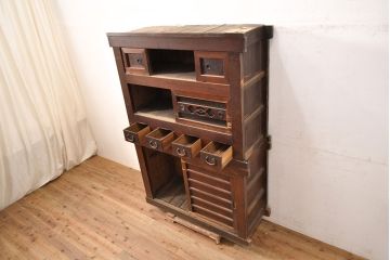 和製アンティーク　前面ヒノキ材・一部ケヤキ材　丁寧な作り込みが魅力的な四尺水屋箪笥(重ね箪笥、収納棚、戸棚、食器棚)(R-050538)