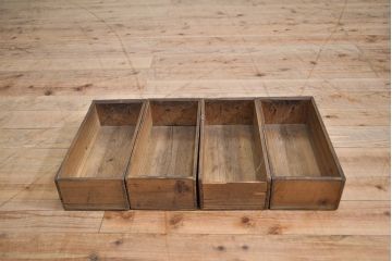 和製アンティーク　前面ヒノキ材・一部ケヤキ材　丁寧な作り込みが魅力的な四尺水屋箪笥(重ね箪笥、収納棚、戸棚、食器棚)(R-050538)