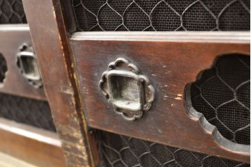 和製アンティーク　前面ヒノキ材・一部ケヤキ材　丁寧な作り込みが魅力的な四尺水屋箪笥(重ね箪笥、収納棚、戸棚、食器棚)(R-050538)