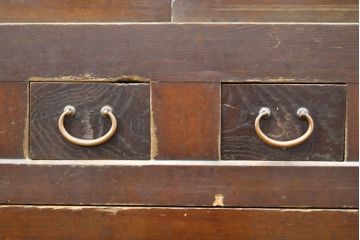 和製アンティーク　前面ヒノキ材・一部ケヤキ材　丁寧な作り込みが魅力的な四尺水屋箪笥(重ね箪笥、収納棚、戸棚、食器棚)(R-050538)