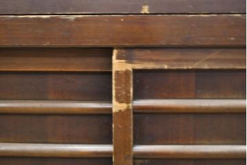 和製アンティーク　前面ヒノキ材・一部ケヤキ材　丁寧な作り込みが魅力的な四尺水屋箪笥(重ね箪笥、収納棚、戸棚、食器棚)(R-050538)