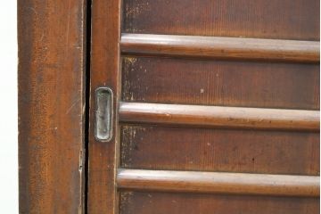 和製アンティーク　前面ヒノキ材・一部ケヤキ材　丁寧な作り込みが魅力的な四尺水屋箪笥(重ね箪笥、収納棚、戸棚、食器棚)(R-050538)