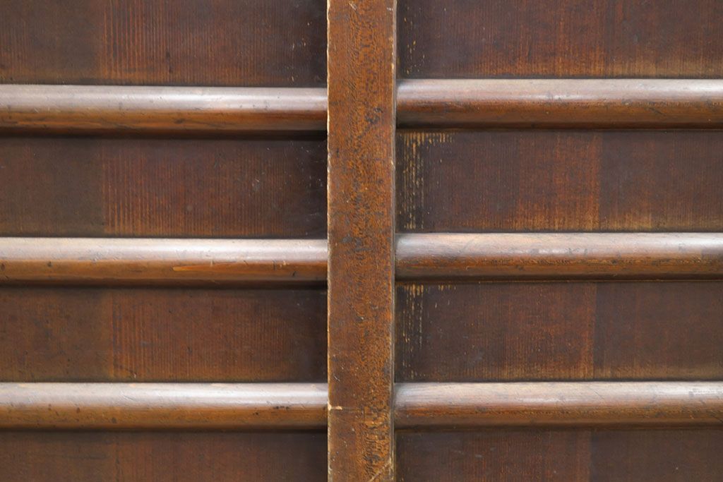 和製アンティーク　前面ヒノキ材・一部ケヤキ材　丁寧な作り込みが魅力的な四尺水屋箪笥(重ね箪笥、収納棚、戸棚、食器棚)(R-050538)