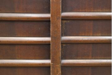 和製アンティーク　前面ヒノキ材・一部ケヤキ材　丁寧な作り込みが魅力的な四尺水屋箪笥(重ね箪笥、収納棚、戸棚、食器棚)(R-050538)