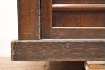 和製アンティーク　前面ヒノキ材・一部ケヤキ材　丁寧な作り込みが魅力的な四尺水屋箪笥(重ね箪笥、収納棚、戸棚、食器棚)(R-050538)